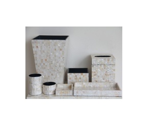 ชุดอุปกรณ์ห้องน้ำลายมุกสุดหรู เพิ่มความกลมกลืนและความสง่างามให้กับพื้นที่ - Product Image 1