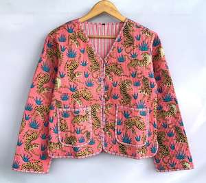 Preciosa Chaqueta Bomber Corta de Invierno Reversible Hecha a Mano con Estampado Floral Rosa 100% Algodón Ecológico para Mujer, Ropa de Fiesta/Regalo para Ella - Product Image 1