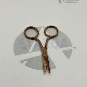 Tijeras de Bordado de Acero Inoxidable con Hoja Curva para Diestros, con Borde Dentado para Cortar Hilo de Coser y Proyectos de Bricolaje - Product Image 3