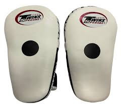 Leather Curved Kick Pad Handheld Training Shield Durable Strike Pad for Gym Coaching Martial Arts Practice and Daily Use - Product Image 6