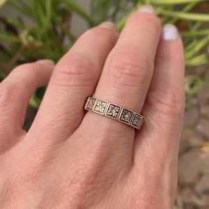 Anillo de boda grabado estilo Art Déco de 5 mm con diamantes de laboratorio talla redonda de media eternidad, joyería fina de lujo vintage en oro macizo de 14K y 18K - Product Image 6