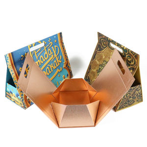 Boîte cadeau triangulaire en carton texturé, emballage pliable de luxe personnalisé avec insert en éponge - Product Image 6