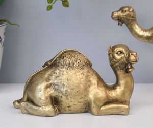 Centre de table en laiton finition antique en forme de chameau, accent de décoration de luxe pour la maison, idéal pour la présentation sur un bureau - Product Image 1