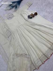 Robe de fête en organza tabby de qualité supérieure avec broderies et sequins, ensemble jupe et dupatta, exportateur de mode féminine - Product Image 5