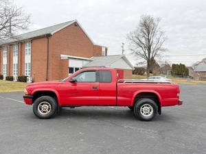 Vente en gros de camionnettes Dakota Club Cab 4WD d'occasion, modèle ancien 2000, PRÊTES À ÊTRE EXPÉDIÉES, LIVRAISON 24/7 - Product Image 3