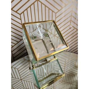 Boîte de rangement élégante en métal et verre qui protège vos accessoires du poussière et des dommages - Product Image 5