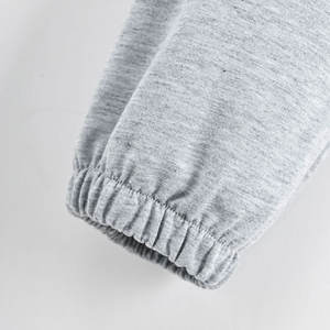 Sweat-shirt à capuche super court tie-dye à épaules tombantes avec badge à sequins et cordon de serrage pour femmes et jeunes filles, à manches longues - Product Image 3