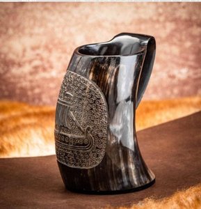 Mug en corne artisanal personnalisé avec gravure viking, en céramique, hautement poli, en corne naturelle d'Inde, pour vin et bière - Product Image 6