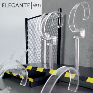 Expositor de relojes de estilo industrial para relojes de hombre - Product Image 1