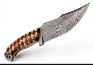 Herramienta utilitaria resistente para exteriores de acero damasco grabado con ácido de alto contraste con mango de madera con mosaico - Product Image 2