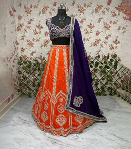 Vente en gros de Lehenga en soie de créateur haut de gamme bicolore, style indien pakistanais, pour femmes, idéal pour les mariages traditionnels et les fêtes de Diwali, avec travail de sequins lourds - Product Image 1