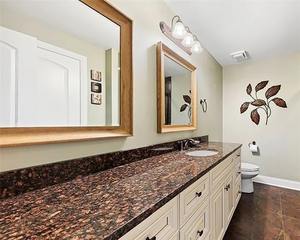 Losas de Granito Pulido Marrón Bronceado de Excelente Calidad para Encimeras, Pisos, Revestimiento de Paredes y Aplicaciones Arquitectónicas - Product Image 1