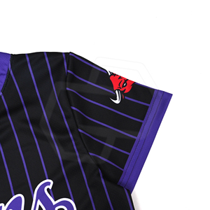 Camiseta de Béisbol Sublimada de Poliéster a Rayas Negras y Moradas, de Dos Botones, Unisex, Manga Corta, Transpirable y que Absorbe la Humedad, al por Mayor - Product Image 4