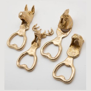 Abridor de Botellas de Pared con Diseño de Reno de Metal Fundido Estilo Industrial |   Abridor de Botellas Resistente con Barra Fija, Hecho a Mano - Product Image 6