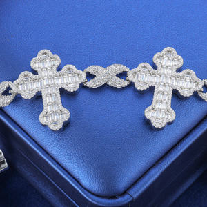 Bracelet Croix Chrétienne en Argent 925 Plaqué Rhodium avec Diamants Taille Baguette Sertis en Canal, Bijou Religieux Unisexe - Product Image 2