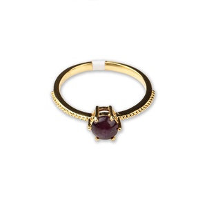 Vente en gros de bagues en argent sterling 925 plaqué or jaune avec rubis naturels ronds, bijoux fins, Memoria Jewels - Product Image 1