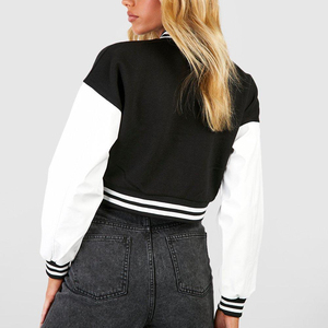 Blouson universitaire noir pour femme, coupe courte, manches longues, col rabattu, boutonnage, imprimé logo, vêtement d'extérieur décontracté pour l'automne - Product Image 5