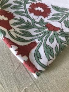 Tissu en coton imprimé à la main – Motif floral Arbre de Vie |   Rouge rouille et vert olive - Product Image 4