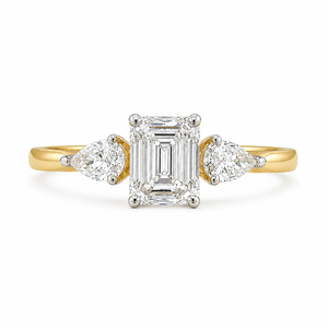 Anillo de compromiso de moissanita con corte esmeralda, chapado en oro amarillo de 18 quilates, ajuste cómodo, regalo para el Día de la Madre - Product Image 1