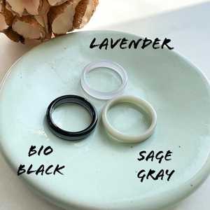 Anillo de cóctel de resina para mujer MN EXPORTS, con cuentas doradas, piedra de resina ovalada, diseño geométrico moderno cristiano, certificado por terceros, para fiesta - Product Image 3