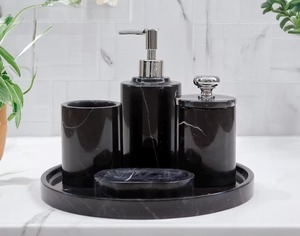 Juego de Baño de Cuatro Piezas de Resina Epoxi de Calidad Sostenible Crafted Treasures para Baños de Casa y Hotel, Dispensador de Jabón - Product Image 3