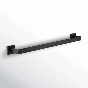 Les porte-serviettes métalliques allient fonctionnalité et style intemporel, offrant une solution de rangement intelligente pour les salles de bain modernes. - Product Image 5