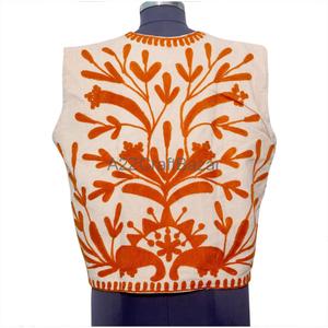 Chaleco de Mujer Cotrise Hecho a Mano con Bordado Floral, Estilo Suzani, para Otoño, con Mangas Cortas - Product Image 4