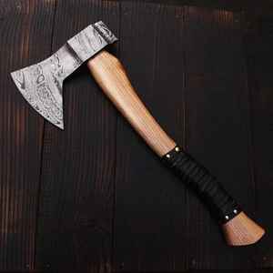 ขวานไวกิ้งเหล็กดามัสกัสคุณภาพสูง ผลิตด้วยมือ ขายตรงจากโรงงาน สำหรับการตั้งแคมป์กลางแจ้งและการเอาชีวิตรอด พร้อมปลอกหนัง - Product Image 2