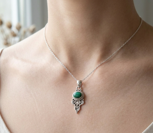 Pendentif en malachite naturelle, argent sterling 925, collier vintage bohème fait à la main, charme en pierres précieuses, bijoux pour femmes, cadeau pour maman, sœur - Product Image 3