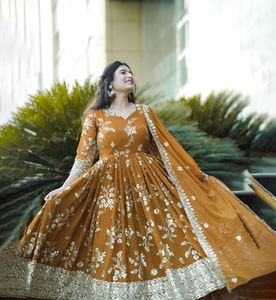 Vestido largo Anarkali de georgette estilo indio tradicional, muy vendido, con trabajo de lentejuelas, traje de fiesta para mujer, listo para usar. - Product Image 1