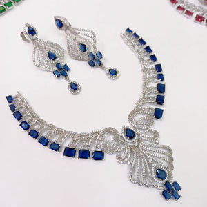 Ensemble de bijoux de mariage en strass bleu menthe de qualité supérieure – Collier et boucles d'oreilles plaqués argent de luxe pour les fêtes - Product Image 1