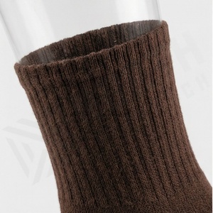 ถุงเท้าข้อสั้นสีน้ำตาลล้วน ระบายอากาศได้ดี แบบถัก สไตล์เรียบง่าย สำหรับผู้ใหญ่ ใส่ได้ทุกวัน ถุงเท้าลำลอง - Product Image 4