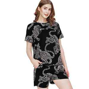 Conjunto de Verano para Mujer: Top Corto sin Mangas con Logo Personalizado, Efecto Desgastado y Acabado Ácido, y Shorts con Dobladillo sin Rematar a Juego - Product Image 3