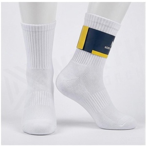 Chaussettes courtes blanches North Approach en coton respirant pour adultes – Idéales pour la course estivale - Product Image 3