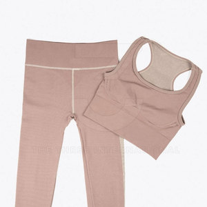 Nouvel Arrivage Ensemble de Yoga 2 Pièces Uni pour Femme Respirant Écologique Spandex/Nylon Taille Haute Disponible pour la Salle de Sport et l'Extérieur - Product Image 4