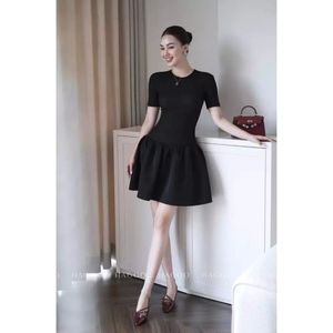 Robe trapèze pour femme V387 OEM ODM, en taffetas extensible avec détails en soie, robe de mode haut de gamme - Product Image 4