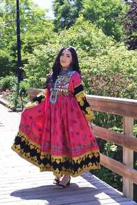 Elegant Deep Pink Afghan Party Dress With Modern Minimalist Golden Embroidery Accents And <b>Flared</b> Cuffs - Product Image 5