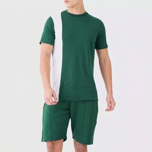 Conjunto Deportivo de Verano para Hombre, Estilo Moderno, Verde Esmeralda con Paneles en Contraste, Corte Ajustado, Camiseta y Pantalones Cortos Deportivos, Ropa Casual Activa - Product Image 1