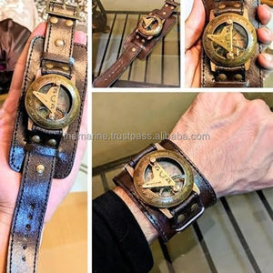 Boussole de cadran solaire de poignet nautique en laiton antique en gros avec boussole de navigation de sangles en cuir marron pour le camping et la randonnée - Product Image 4