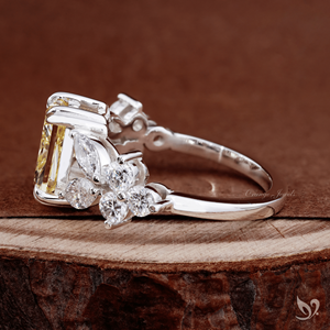 Bague fantaisie en diamant de laboratoire jaune intense et radieux de 2,08 carats, certifiée IGI, bague d'accentuation inspirée de la nature - Product Image 2