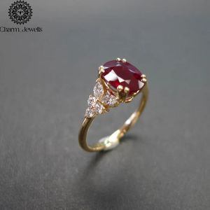 Bague de fiançailles classique en moissanite plaqué or 18 carats pour femme, taille coussin, sertie à griffes, certifiée IGI, par Charm Jewells - Product Image 6