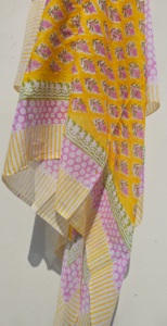 Paréo en coton imprimé à la main, motif floral jaune, pour femme, style bohème, léger, idéal pour la plage ou comme cache-maillot de bain, pour l'été - Product Image 4