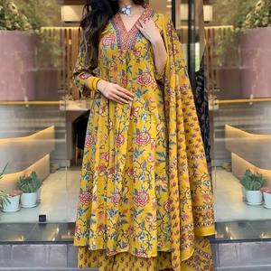 Nuevo diseño étnico Floral impreso algodón Kurti's Set manga piedra pantalón para bodas indias fiestas fantasía precio al por mayor - Product Image 3