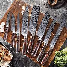 Juego de Cuchillos de Chef de Acero de Damasco Forjados a Mano de 8 Piezas con Mangos de Madera, Hojas Afiladas, Diseño Ambidiestro y Borde Dentado para Uso Diario - Product Image 3