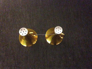 Bonne conception de salière et poivrière en laiton de taille personnalisée de forme ronde ensemble de salière et poivrière en métal poli doré de meilleure qualité - Product Image 2