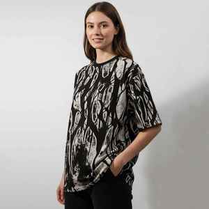 เสื้อยืดผู้ชายพิมพ์ลายกราฟิกทั้งตัว สีดำขาว สไตล์กรันจ์ สตรีทแวร์ ผ้าคอตตอนหนา ทรงโอเวอร์ไซส์ วินเทจ ลุคซักยีนส์ แขนสั้น - Product Image 4