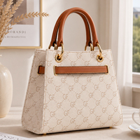 Nouveau Sac à Main en Jean Tendance 2026 pour Femme – Sac Bandoulière Structuré avec Poignée et Détail Anneau Doré, Motif Élégant