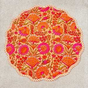 Ensemble de sets de table et de serviettes matelassés à motifs floraux orange faits à la main, tissu imprimé au bloc, facile d'entretien, lavable en machine - Product Image 4