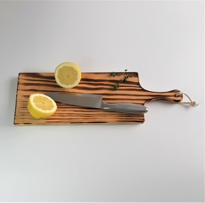 Planche à découper en bois d'acacia massif, faite à la main, durable, épaisseur 1,5 cm, pour la maison, idéale pour servir et faire des plateaux de charcuterie - Product Image 2