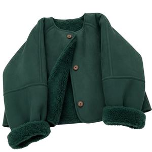 Chaqueta de invierno para mujer, gruesa, de un solo botón, transpirable, ecológica, informal, de forro polar de borrego, marrón, con capucha de piel, para un estilo moderno. - Product Image 4